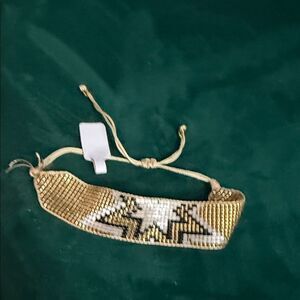 NEW Gold and White Beaded Bracelet Adjustable String NEW Starburst Design NWT